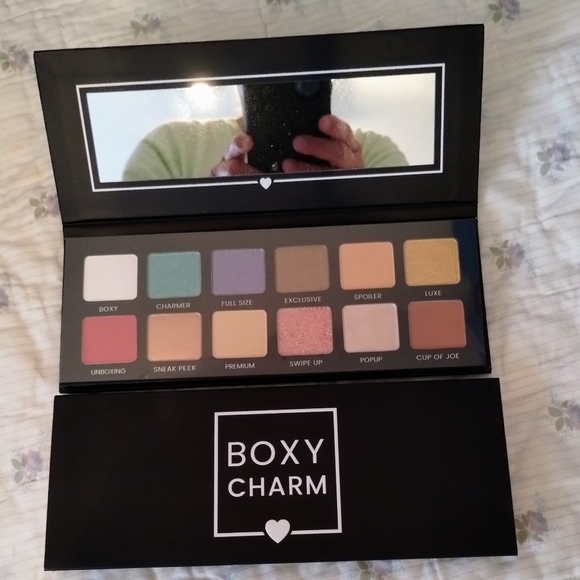 Bundle of 2 Boxycharm eyeshadow palettes - Picture 2 of 3